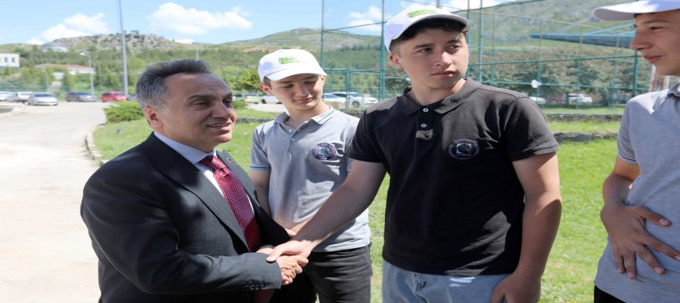 Rektör Yılmaz’dan Tarım Lisesi Seralarına Ziyaret