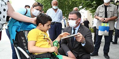 Vali Dr. Ozan Balcı, Tekerlekli Sandalye Dağıtım Programına Katıldı