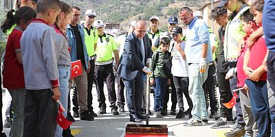Vali Numan Hatipoğlu, Trafikte Yaya Önceliği Farkındalık Kampanyası Etkinliğine Katıldı